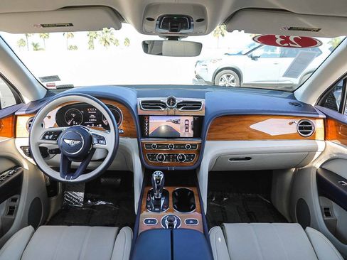 Used 2023 Bentley Bentayga Extended Wheelbase image 12