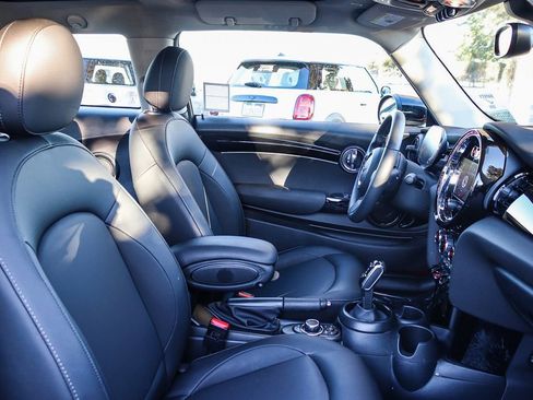 Used 2023 MINI Cooper 2-Door Hardtop image 16