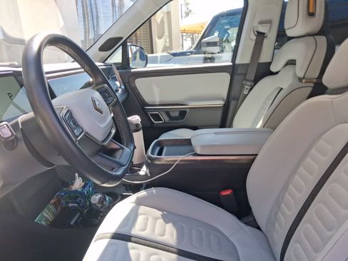Used 2022 Rivian R1T Adventure AWD/4WD image 4