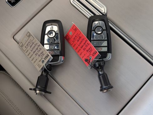 Used 2025 Lincoln Navigator Reserve AWD/4WD image 38