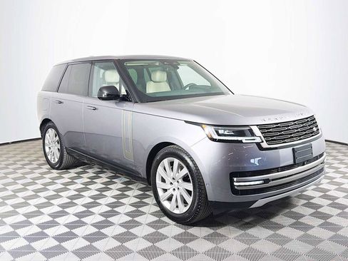 Used 2024 Land Rover Range Rover SE AWD/4WD image 3