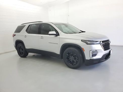 Used 2022 Chevrolet Traverse LT w/ Midnight/Sport Edition image 4