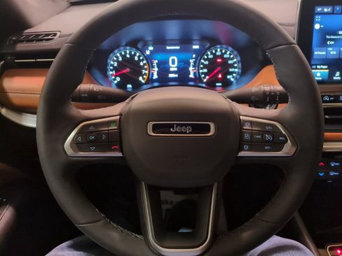 Used 2025 Jeep Compass Limited image 18