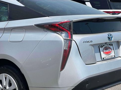 Used 2018 Toyota Prius One w/ Carpet Mat Package FWD image 9
