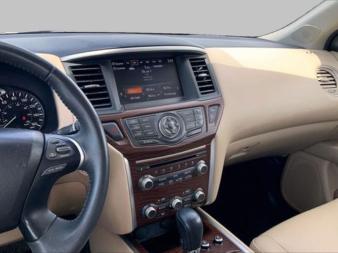 Used 2017 Nissan Pathfinder Platinum FWD image 7