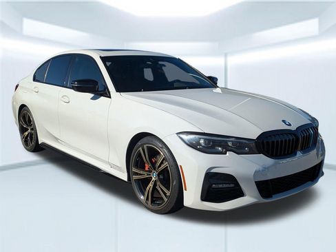 Used 2022 BMW 330i Sedan w/ M Sport Package RWD image 3