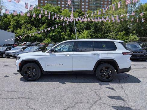 Used 2023 Jeep Grand Cherokee L Limited w/ Black Appearance Package AWD/4WD image 12