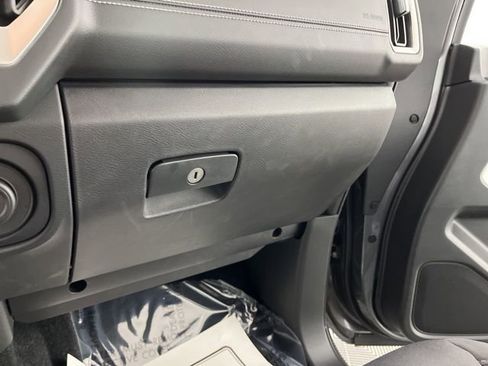Used 2025 Nissan Frontier SV w/ SV Convenience Package RWD image 36