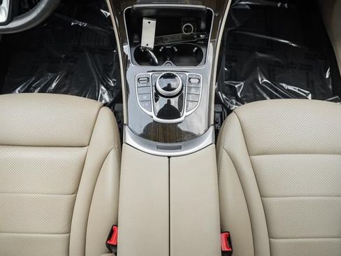 Used 2019 Mercedes-Benz GLC 300 w/ Parking Assistance Package image 24