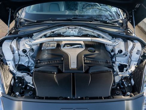 Used 2022 Aston Martin DBX image 42