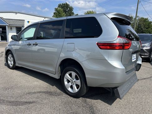 Used 2020 Toyota Sienna L FWD image 9