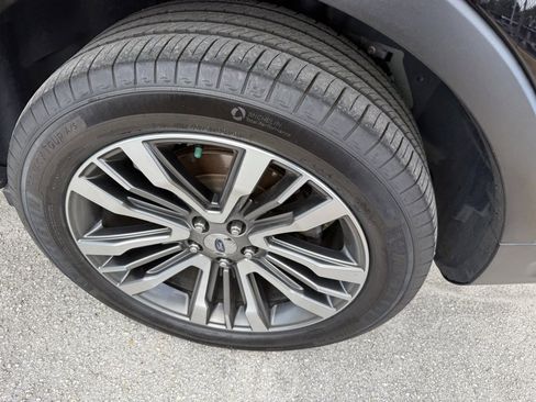 Used 2019 Ford Explorer Platinum image 24