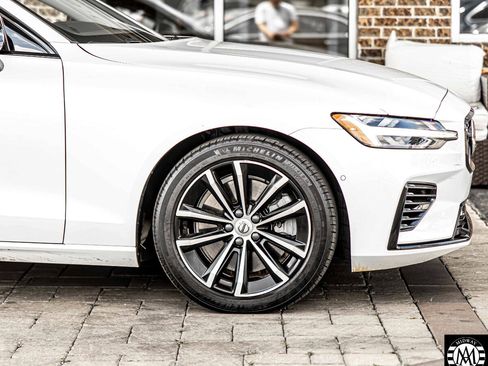 Used 2023 Volvo S60 T8 Plus image 10