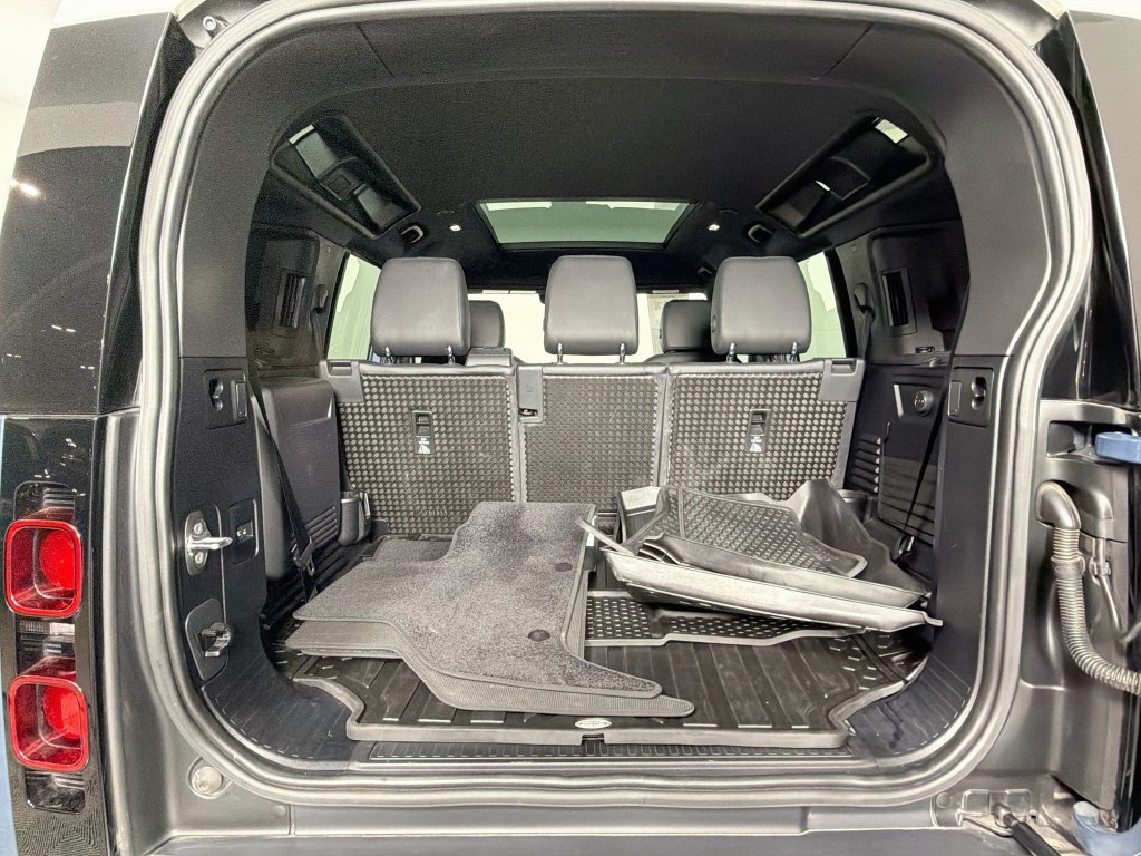 Used 2021 Land Rover Defender 110 SE AWD/4WD image 27