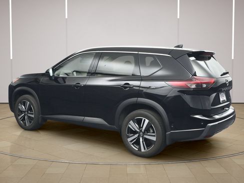 Certified 2025 Nissan Rogue SL w/ SL Premium Package FWD image 5