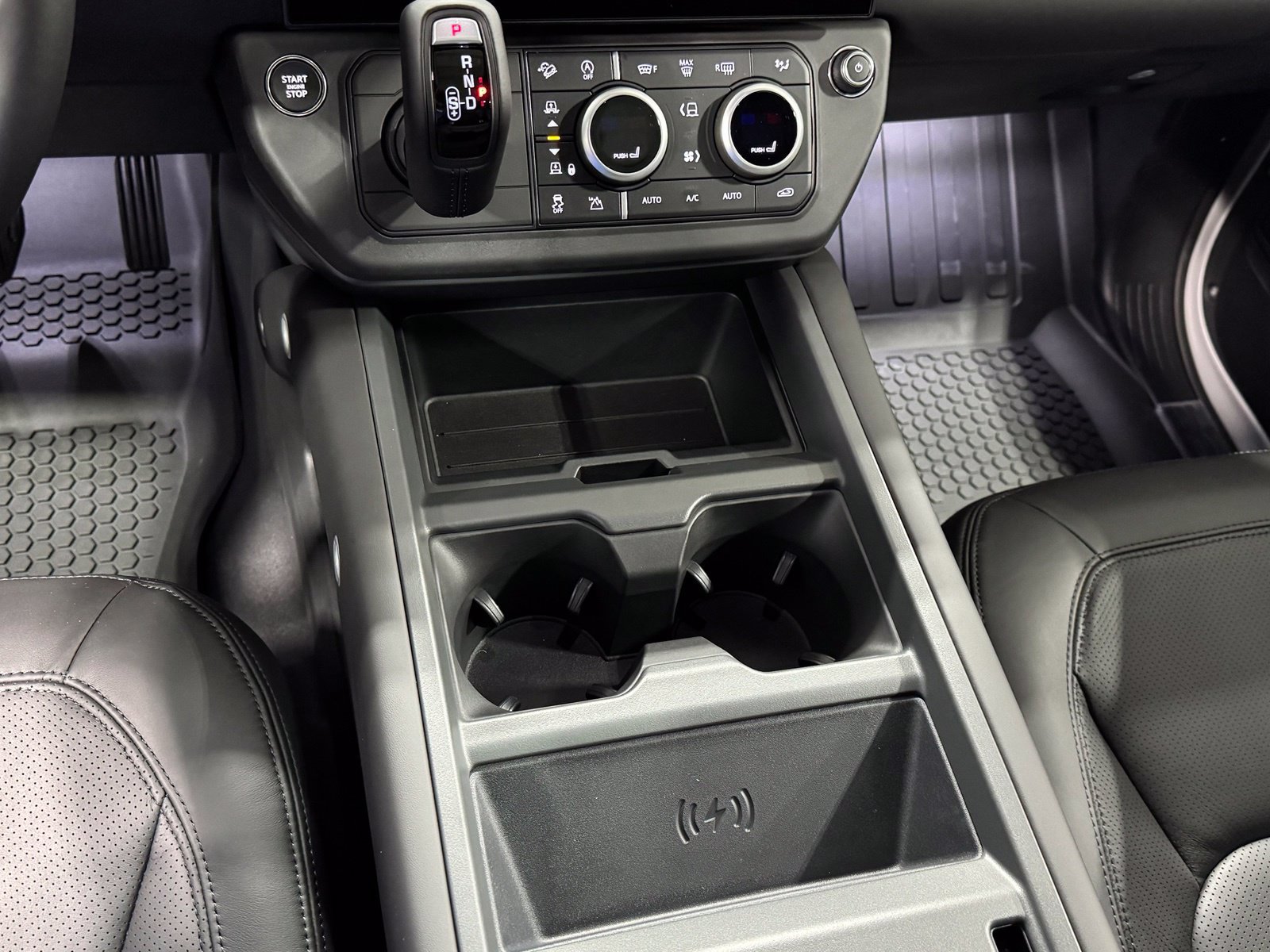 New 2026 Land Rover Defender 110 X-Dynamic SE AWD/4WD image 22