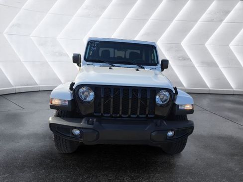 Used 2022 Jeep Gladiator Sport image 2