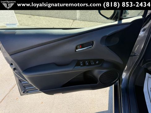 Used 2016 Toyota Prius Three w/ Advanced Technology Package FWD image 19