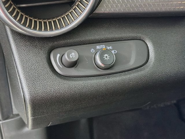 Used 2025 Chevrolet Trax ACTIV FWD image 12