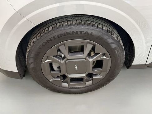 Used 2026 Kia Carnival EX FWD image 32