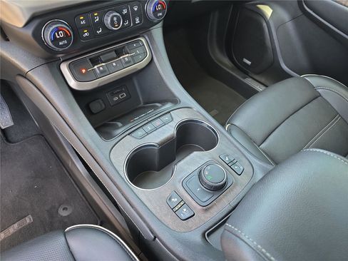 Used 2023 GMC Acadia Denali FWD image 30