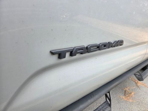 Used 2021 Toyota Tacoma SR5 w/ SR5 Appearance Package (SM) image 5