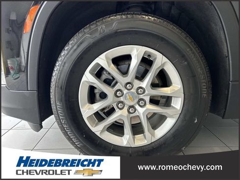 Used 2023 Chevrolet Traverse LS FWD image 7