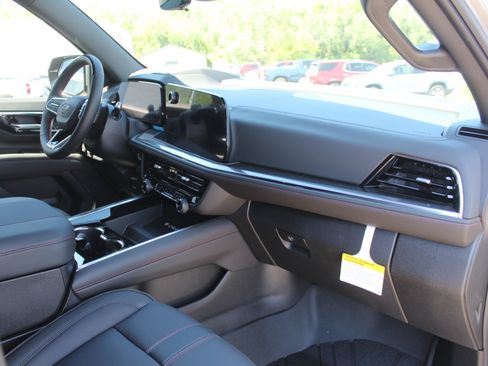 New 2026 Chevrolet Suburban RST AWD/4WD image 16