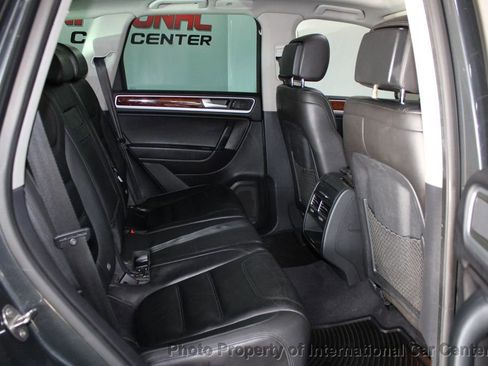 Used 2013 Volkswagen Touareg Sport image 26