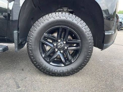 Used 2019 Chevrolet Silverado 1500 Custom Trail Boss AWD/4WD image 32
