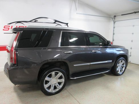 Used 2017 Cadillac Escalade Luxury AWD/4WD image 4
