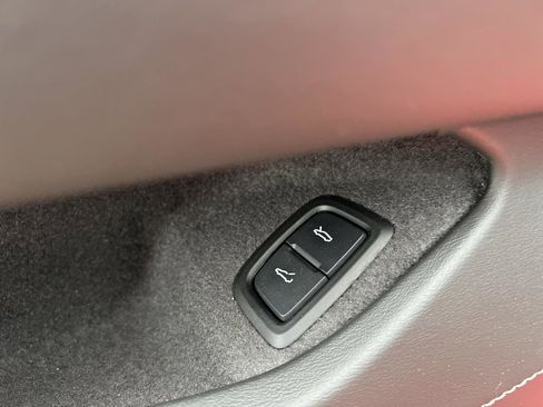 Used 2021 Chevrolet Corvette 1LT w/ Z51 Performance Package image 16