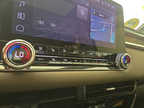 Used 2025 GMC Canyon Denali w/ LPO, Denali Black Edition image 31