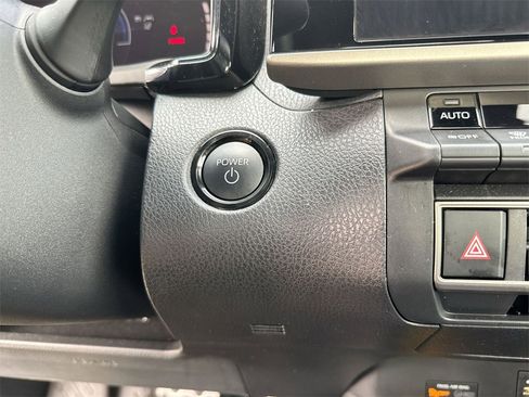 Used 2025 Toyota Camry SE image 22