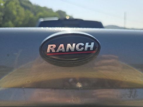Used 2018 Nissan Titan SV w/ SV Convenience Package AWD/4WD image 22