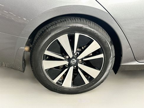 Used 2021 Nissan Altima 2.5 SV FWD image 11