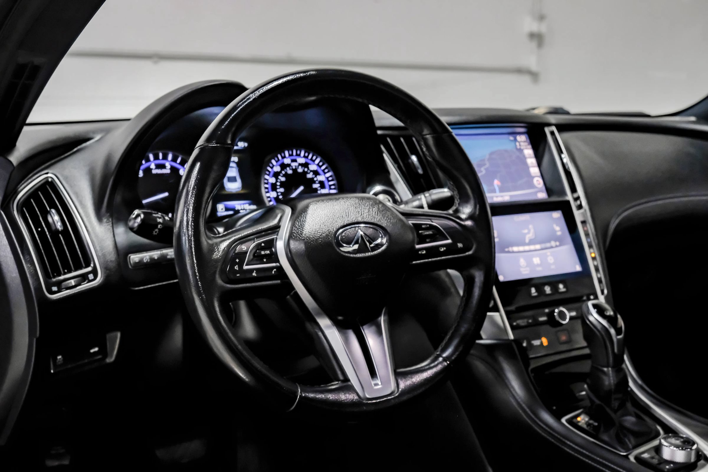 Used 2017 INFINITI Q60 3.0t w/ Premium Plus Package 3.0T AWD/4WD image 21
