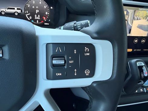 Certified 2025 Land Rover Defender 130 X-Dynamic SE AWD/4WD image 23