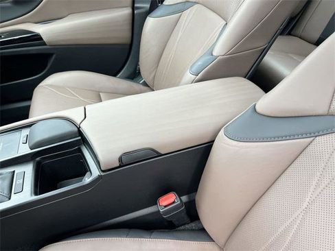 Certified 2022 Lexus ES 350 Ultra Luxury w/ Accessory Package image 19