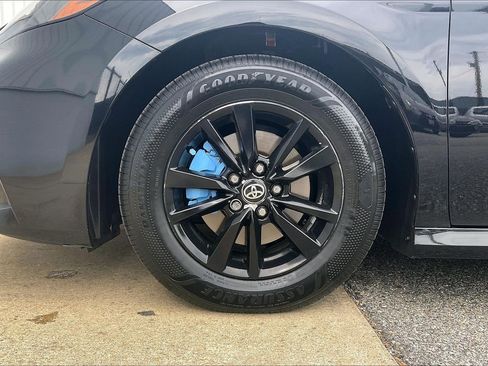 Used 2025 Toyota Camry LE w/ Convenience Package image 11