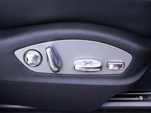 Certified 2025 Porsche Macan AWD/4WD image 25