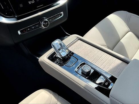 New 2026 Volvo XC90 B6 Plus w/ Protection Package Premier image 21