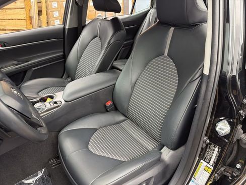 Used 2024 Toyota Camry SE w/ Convenience Package image 19