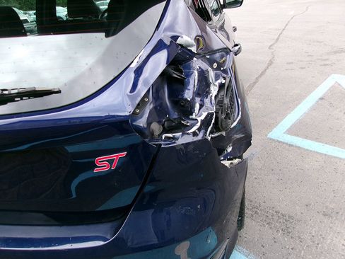 Used 2016 Ford Focus ST image 4