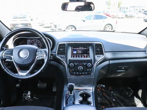Used 2020 Jeep Grand Cherokee Laredo RWD image 17
