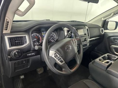 Used 2018 Nissan Titan SV image 13
