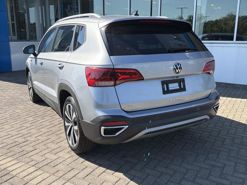 Used 2024 Volkswagen Taos SE FWD image 3