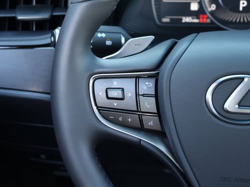 Used 2025 Lexus ES 350 w/ Premium Package image 17