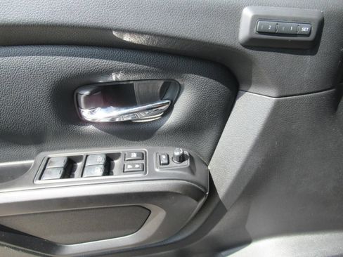 Used 2022 Nissan Titan PRO-4X w/ Pro-4x Convenience Package AWD/4WD image 22