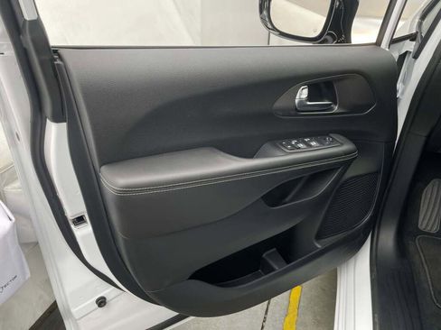 New 2026 Chrysler Voyager LX image 24